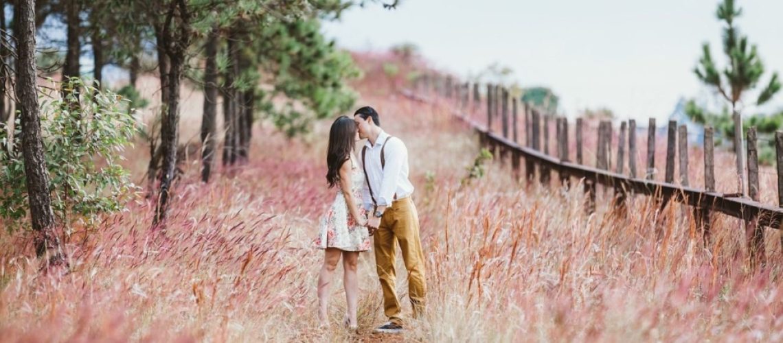 couple-kissing-1779066_1280-970x646
